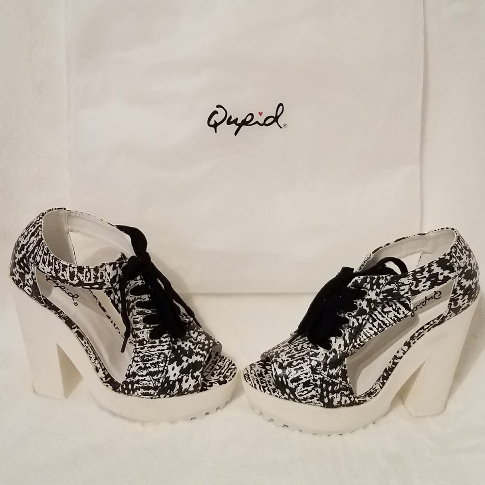 Black and White Lace-up Sandals